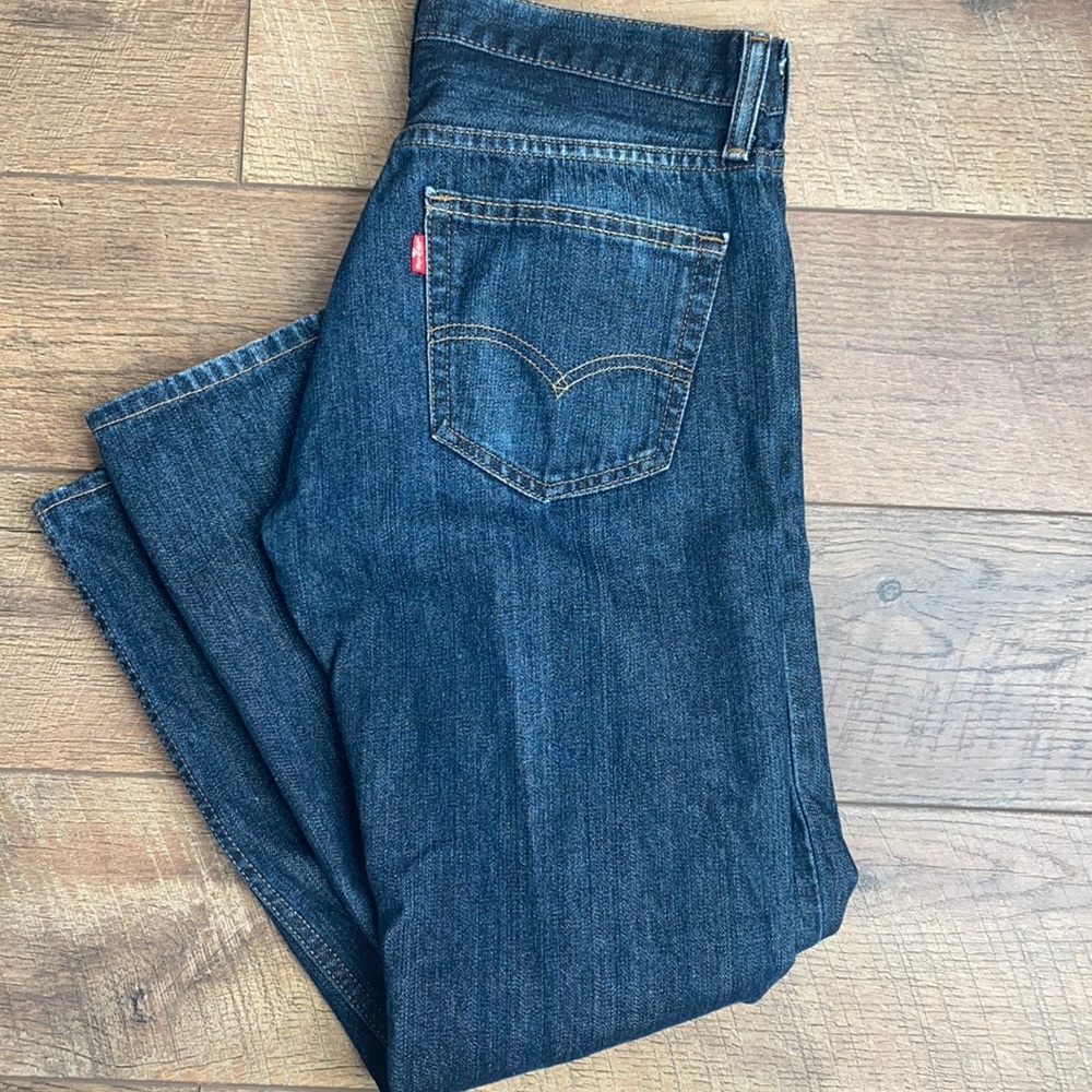 Vintage Ladies Levi’s. Dark blue denim wash. Boot cut. Size 30x30.